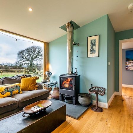 Penrhiw - A Country Cottage With Mountain Views Newport  Exterior photo