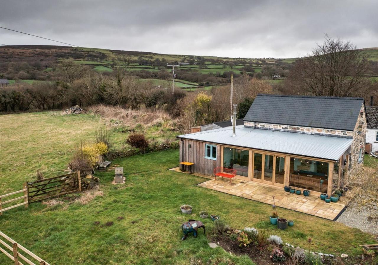 Penrhiw - A Country Cottage With Mountain Views Newport  Exterior photo