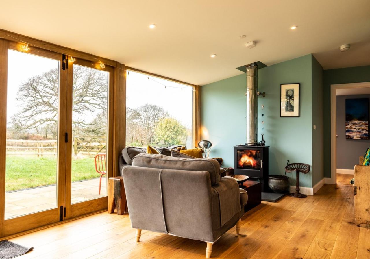 Penrhiw - A Country Cottage With Mountain Views Newport  Exterior photo